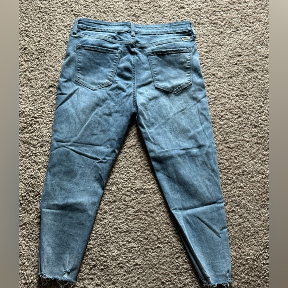 KanCan size 32 lightly distressed capri blue jeans - Picture 2 of 4